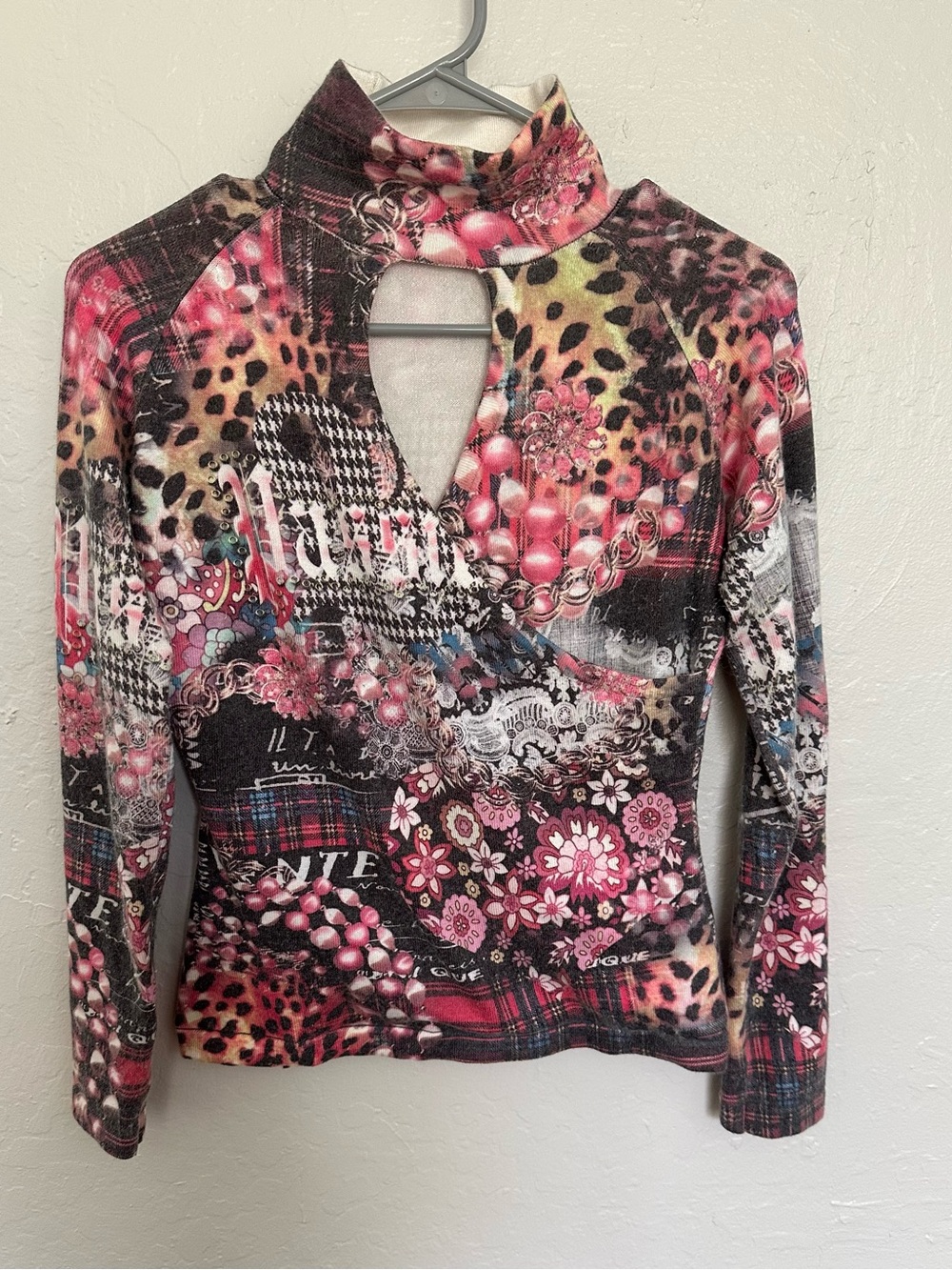 VTG Etoile du Monde Y2K Graphic Print Cutout Mock Neck Top Angora Blend Size 1